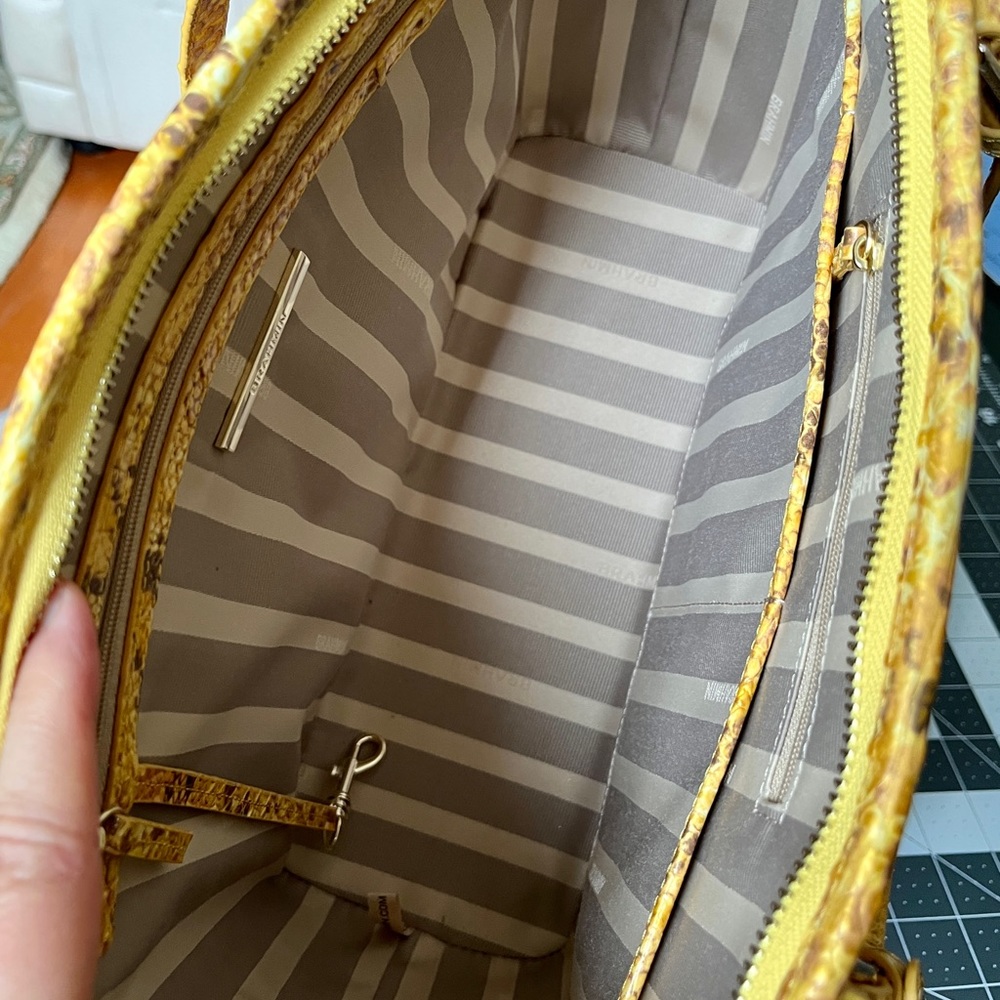💛💛NWT! Brahmin Medium Asher Tote Canary Solid Melbourne Leather💛💛 - Picture 8 of 8